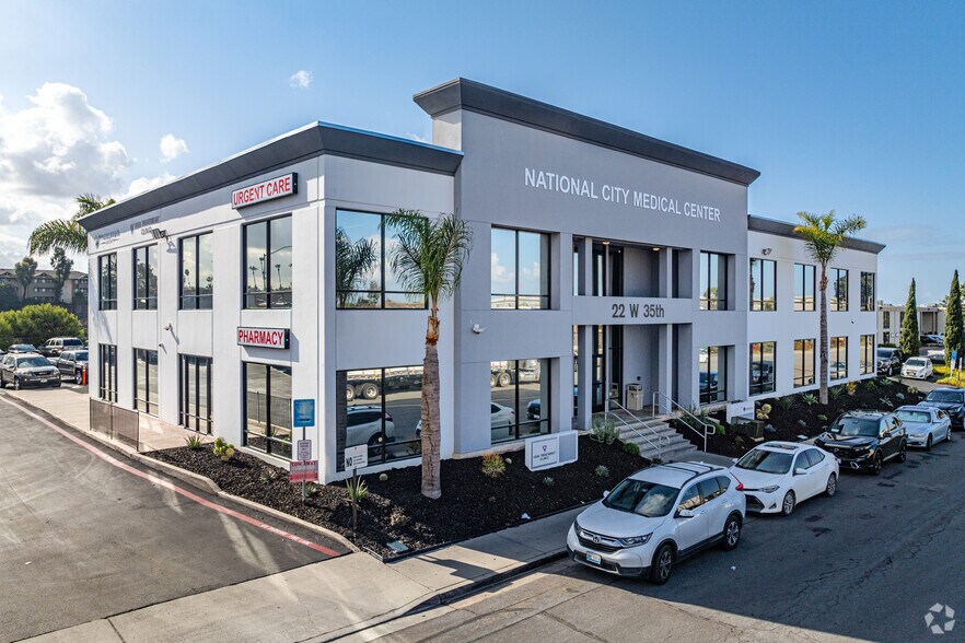 22 W 35th St, National City, CA à vendre - Photo de l’immeuble – Image 1 sur 66