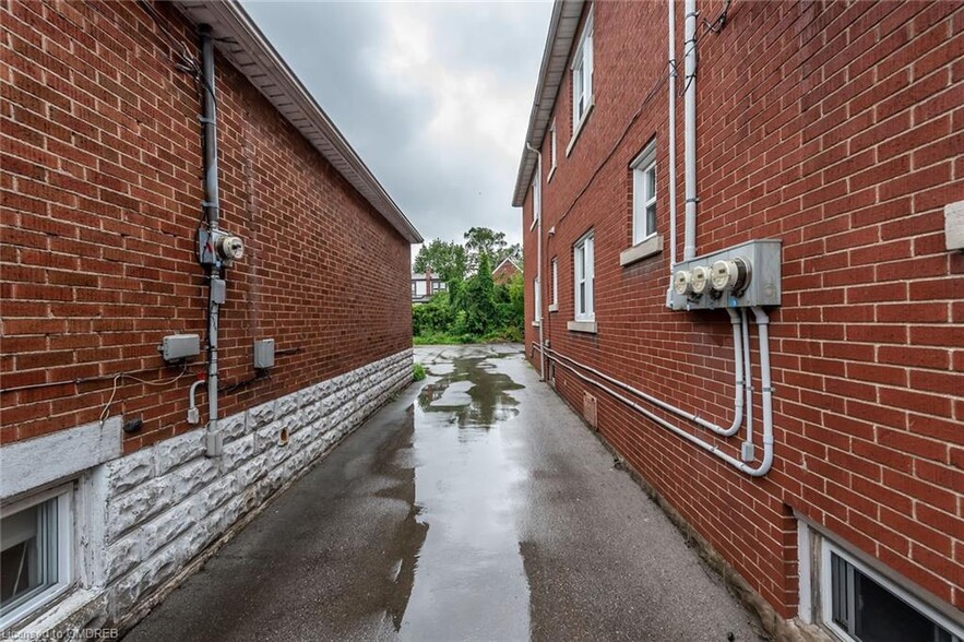 104 Longwood Rd S, Hamilton, ON à vendre - Photo de l’immeuble – Image 3 sur 28