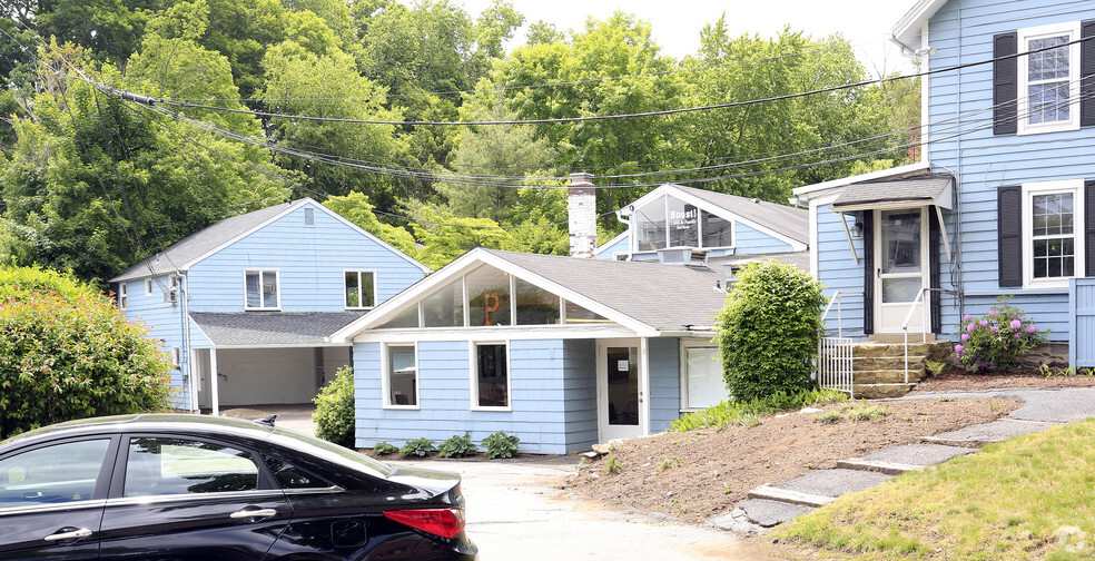 19 Compo Rd S, Westport, CT à vendre - Photo de l’immeuble – Image 2 sur 5