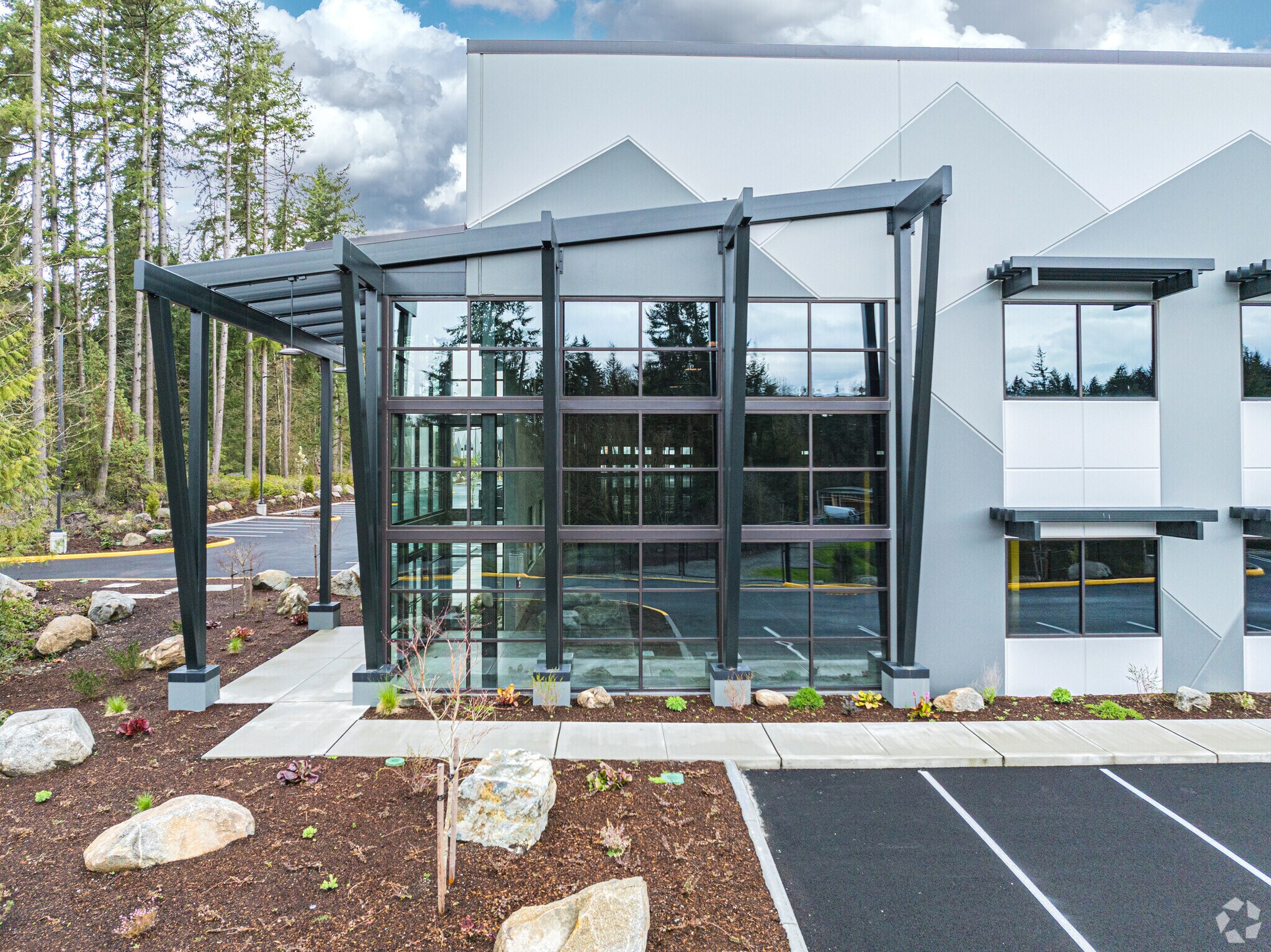 33855 Weyerhaeuser Way S, Federal Way, WA à louer Photo de l’immeuble– Image 1 sur 15