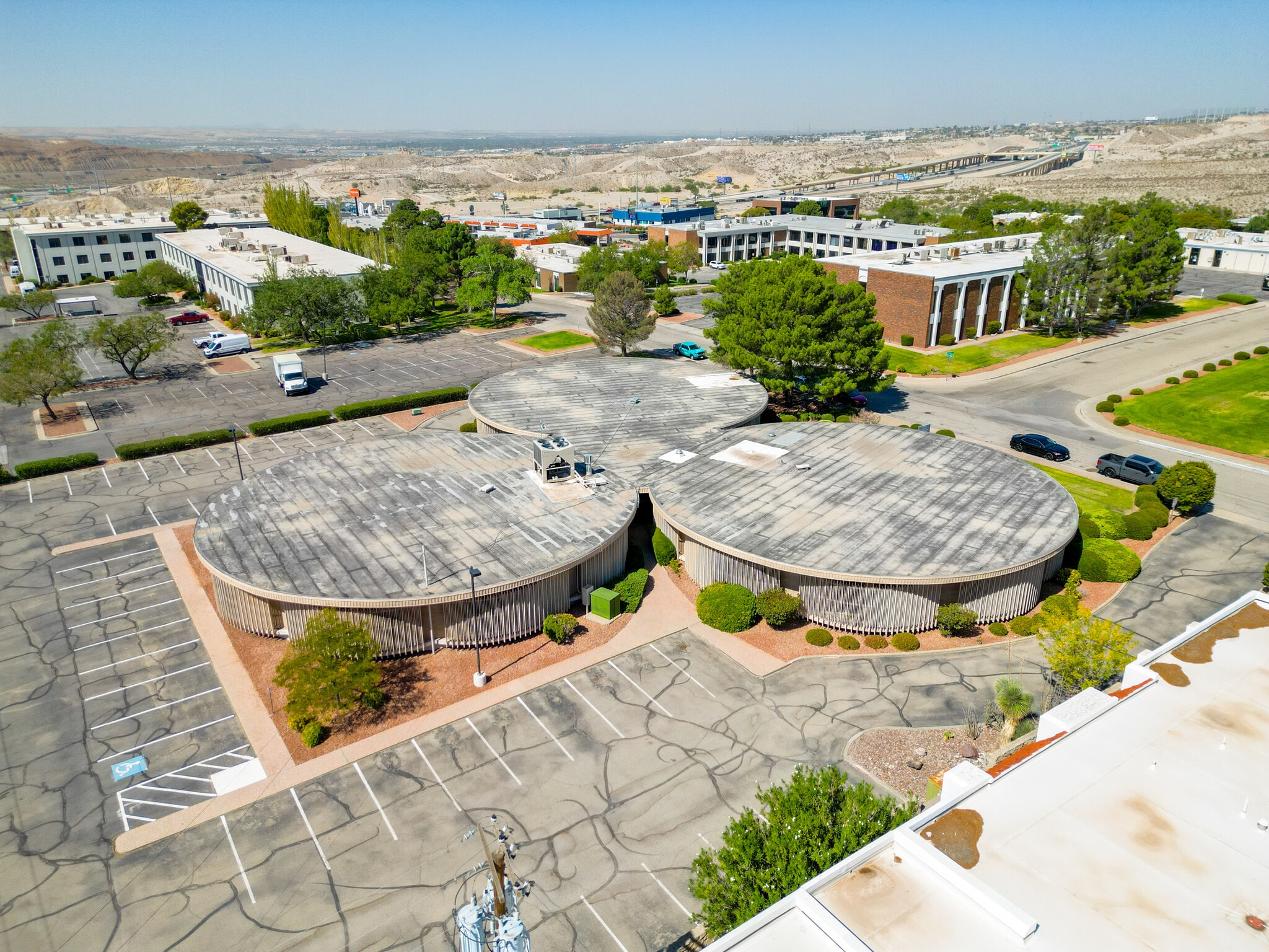 4120 Rio Bravo Dr, El Paso, TX à louer Photo de l’immeuble– Image 1 sur 3