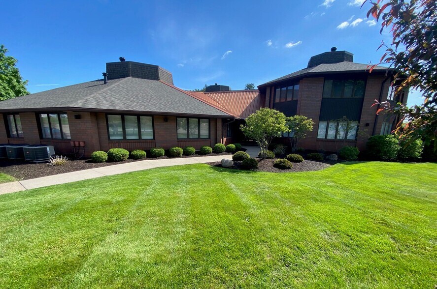 1177 S Main St, North Canton, OH à louer - Photo de l’immeuble – Image 1 sur 7