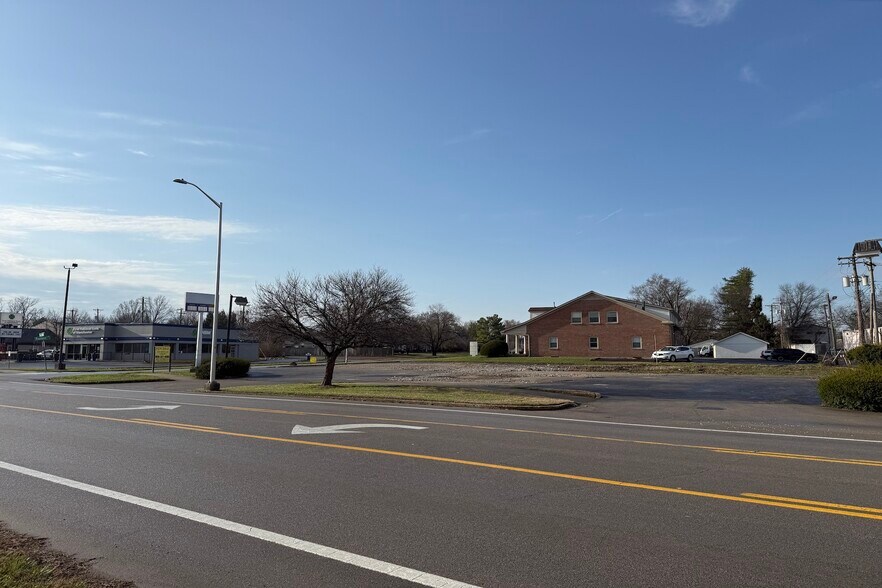 216 Southland Dr, Lexington, KY à vendre - Photo principale – Image 1 sur 4