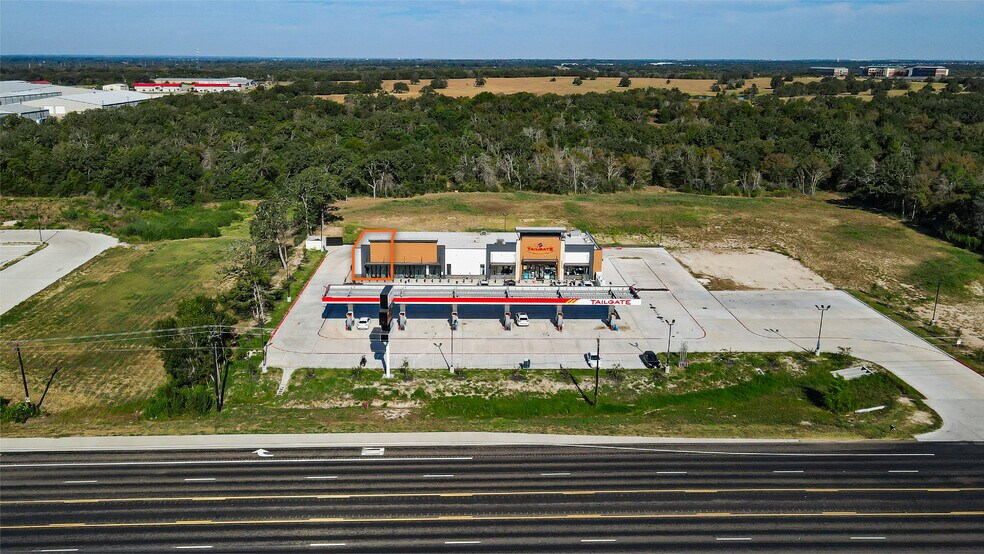 5688 Raymond Stotzer Pkwy, College Station, TX à louer - Photo de l’immeuble – Image 3 sur 8