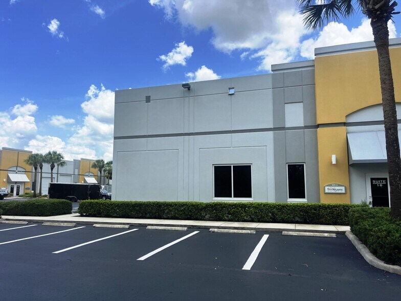 12960 Commerce Lakes Dr, Fort Myers, FL à louer - Photo de l’immeuble – Image 3 sur 7