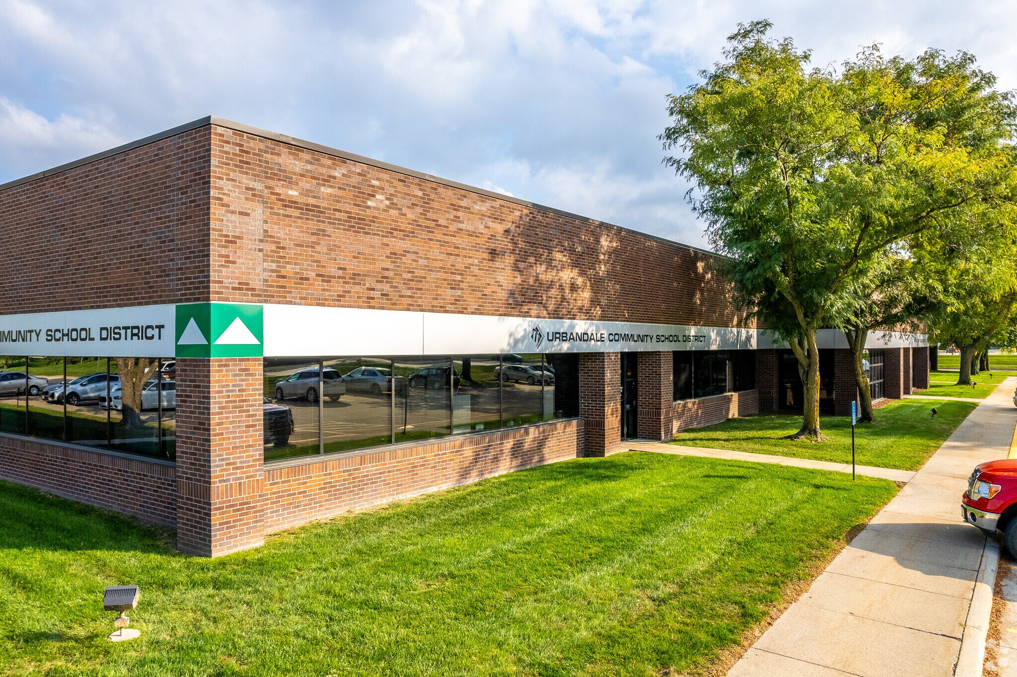 11100-11190 Aurora Ave, Urbandale, IA à louer Photo principale– Image 1 sur 6