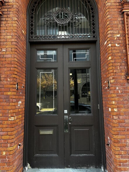 418 Grand St, Paterson, NJ à louer - Photo de l’immeuble – Image 2 sur 8