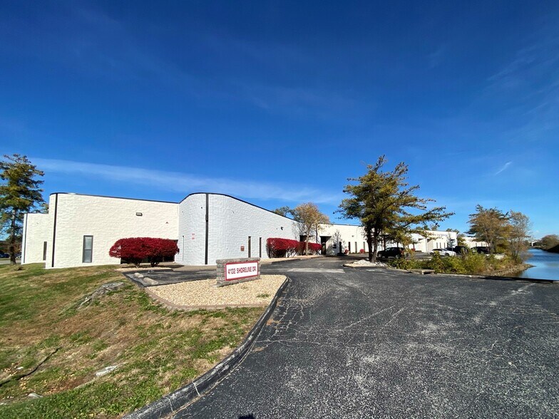 4132 Shoreline Dr, Earth City, MO à louer - Photo de l’immeuble – Image 1 sur 16