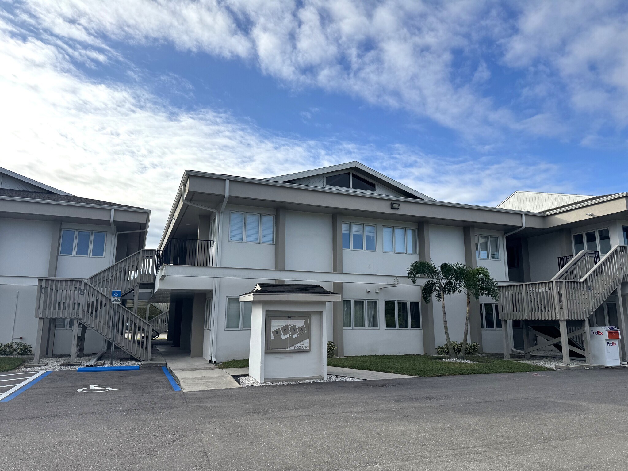 1705 Colonial Blvd, Fort Myers, FL à louer Photo principale– Image 1 sur 31