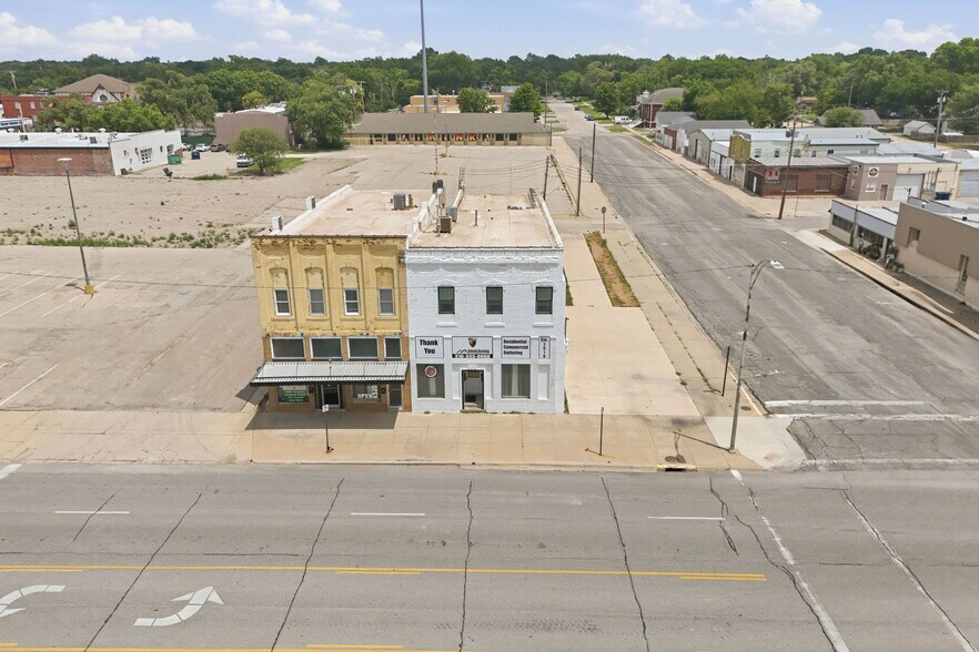302 N Main St, Newton, KS à vendre - Photo de l’immeuble – Image 3 sur 40