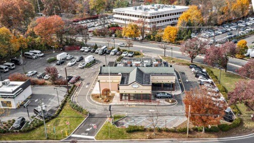 743 S State Route 17, Paramus, NJ à louer - Photo de l’immeuble – Image 3 sur 4