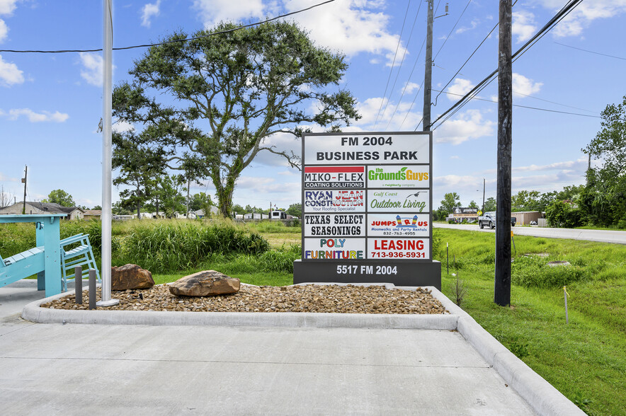 5517 Fm 2004 Rd, Hitchcock, TX à louer - Photo de l’immeuble – Image 3 sur 3