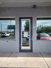 17218 Toledo Blade Blvd, Port Charlotte, FL à louer Photo intérieure– Image 2 sur 5