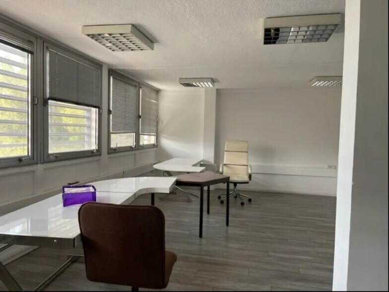 Industriel/Logistique dans Vitrolles à louer - Photo intérieure – Image 3 sur 6