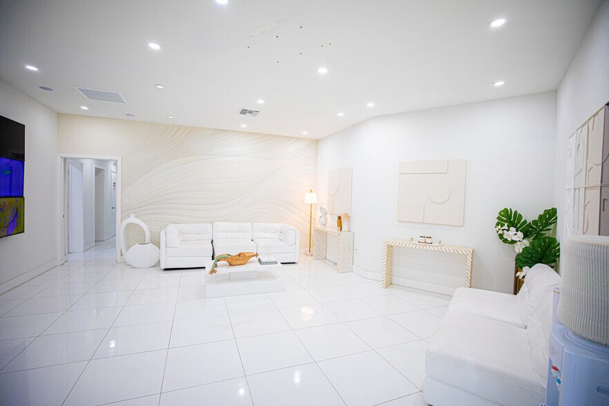 2715 W Sligh Ave, Tampa, FL à vendre - Hall d’entrée – Image 3 sur 34