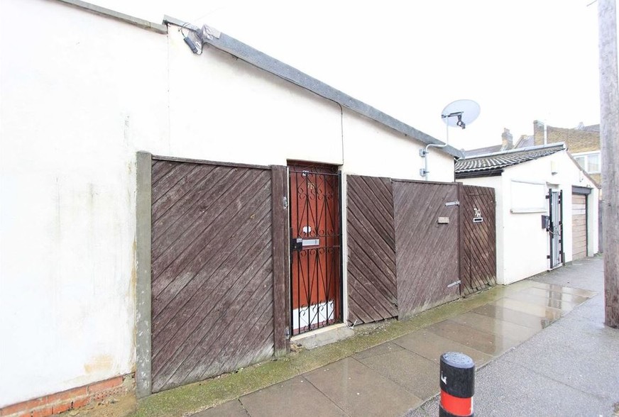 7B Connaught Rd, Ilford à vendre - Photo principale – Image 1 sur 3