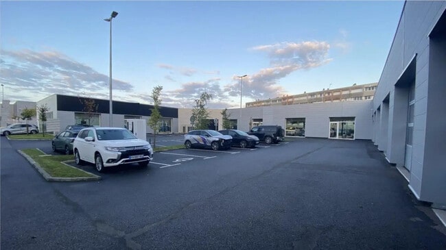 Plus de détails pour Local d’activités à vendre