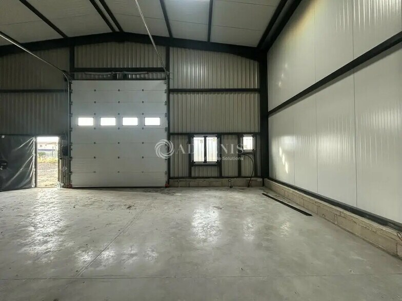 Industriel/Logistique dans Coursan à louer - Photo de l’immeuble – Image 2 sur 2