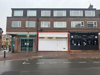 Plus de détails pour 11 Station Parade, Virginia Water - Local commercial à louer