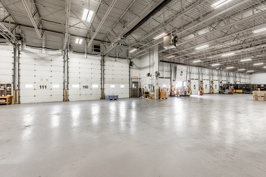 10345 Av Ryan, Dorval, QC à louer - Photo de l’immeuble – Image 2 sur 5
