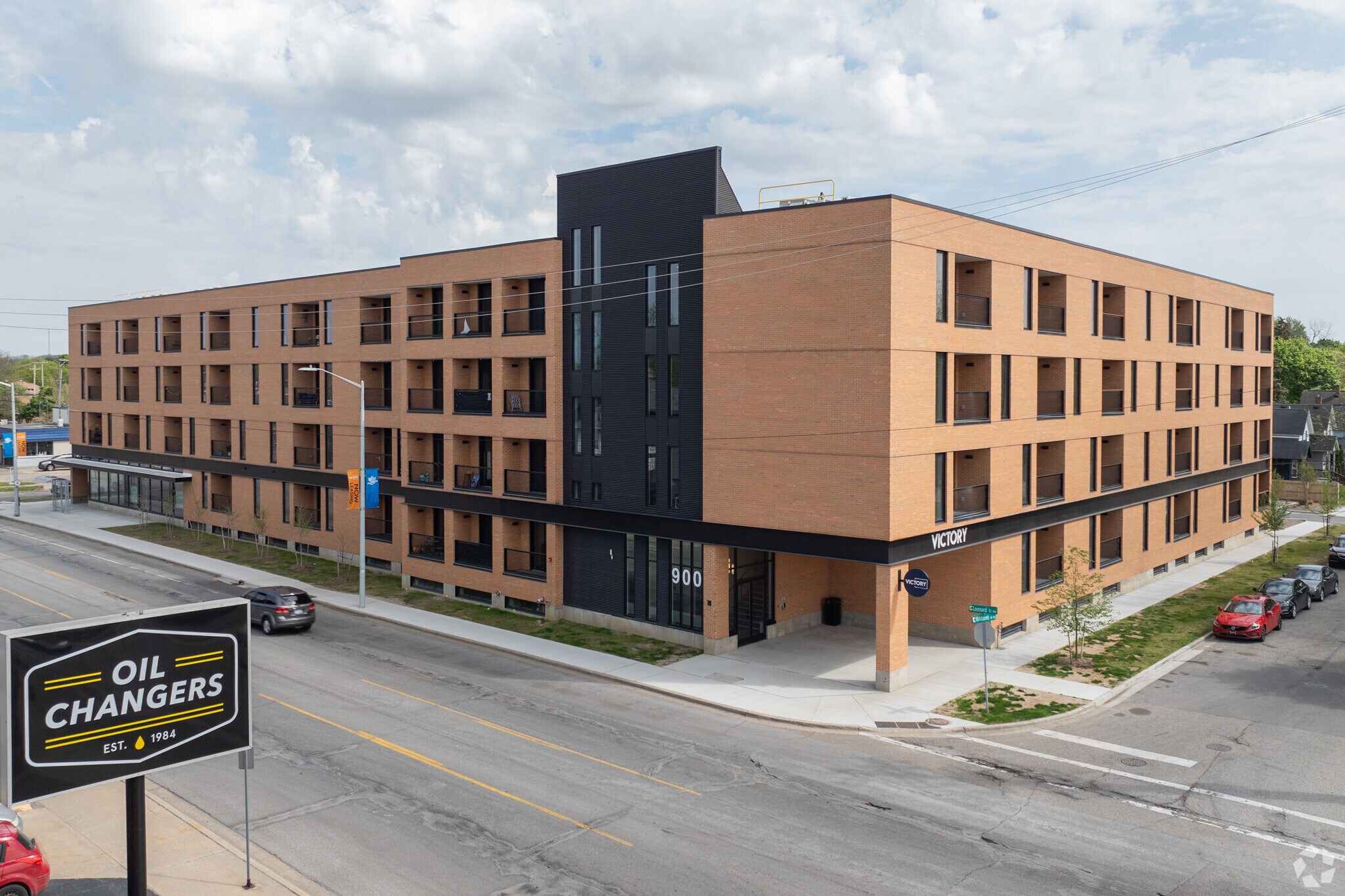 900 Leonard St NW, Grand Rapids, MI à louer Photo principale– Image 1 sur 37
