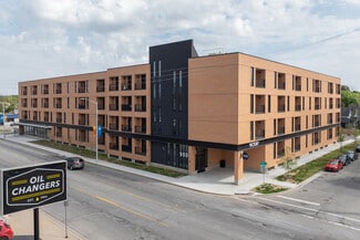 Plus de détails pour 900 Leonard St NW, Grand Rapids, MI - Local commercial à louer