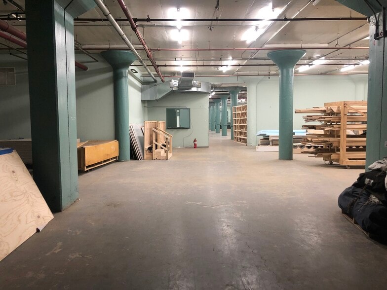 53-06 Grand Ave, Maspeth, NY à louer - Photo intérieure – Image 3 sur 20