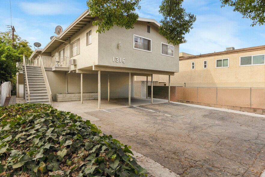 1316 Barrington Way, Glendale, CA à vendre - Photo de l’immeuble – Image 2 sur 19