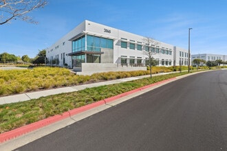 2115 North Loop Rd, Alameda, CA à louer Photo intérieure– Image 1 sur 10
