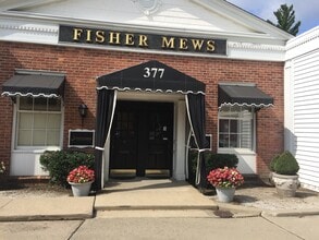 377 Fisher Rd, Grosse Pointe Farms, MI à louer Photo intérieure– Image 2 sur 2