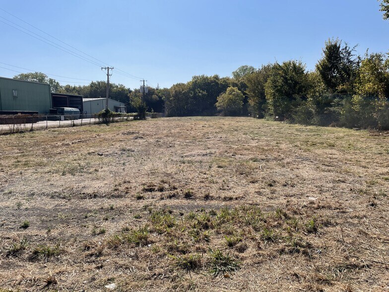 912 E Walnut St, Garland, TX à louer - Photo de l’immeuble – Image 3 sur 6