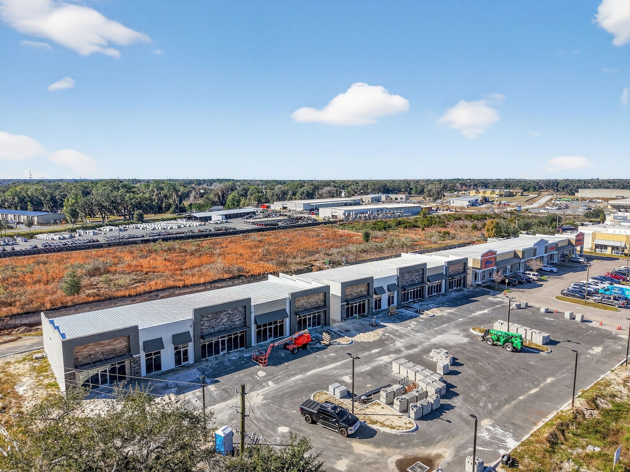 4713 E SR 44, Wildwood, FL à louer Photo principale– Image 1 sur 11