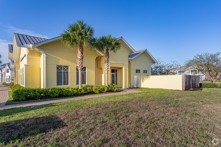 4670 Cardinal Way, Naples, FL à louer - Photo de l’immeuble – Image 3 sur 4