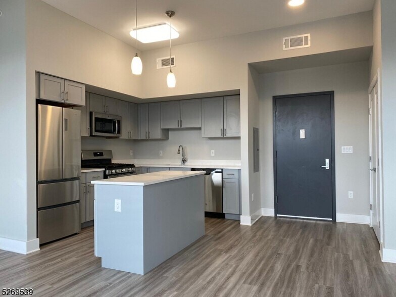 22 Center St, Metuchen, NJ à vendre - Photo de l’immeuble – Image 3 sur 39