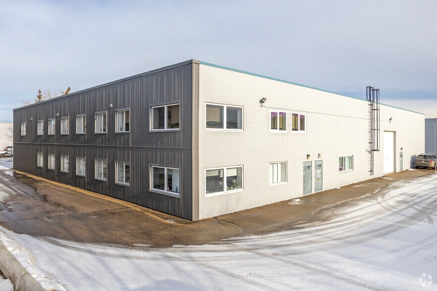 17515 108th Ave NW, Edmonton, AB à louer - Photo de l’immeuble – Image 2 sur 3