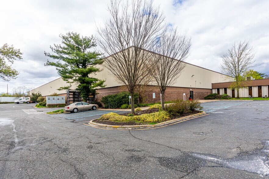 4 Corporate Pl, Piscataway, NJ à louer - Photo de l’immeuble – Image 2 sur 4