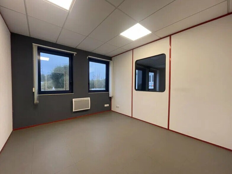 Bureau dans GONFREVILLE-L'ORCHER à louer - Photo de l’immeuble – Image 3 sur 7