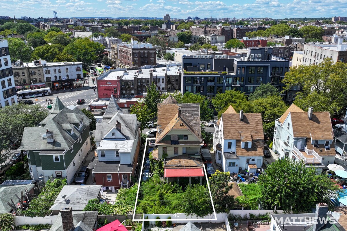 469 E 25th St, Brooklyn, NY à vendre Photo principale– Image 1 sur 6