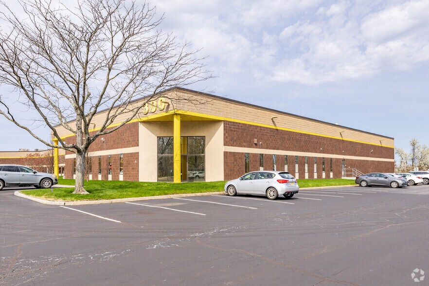 300 Columbus Cir, Edison, NJ à louer - Photo de l’immeuble – Image 3 sur 8