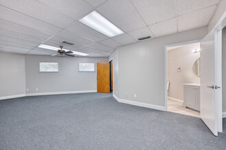 5858 St Augustine Rd, Jacksonville, FL à louer Photo intérieure– Image 1 sur 11