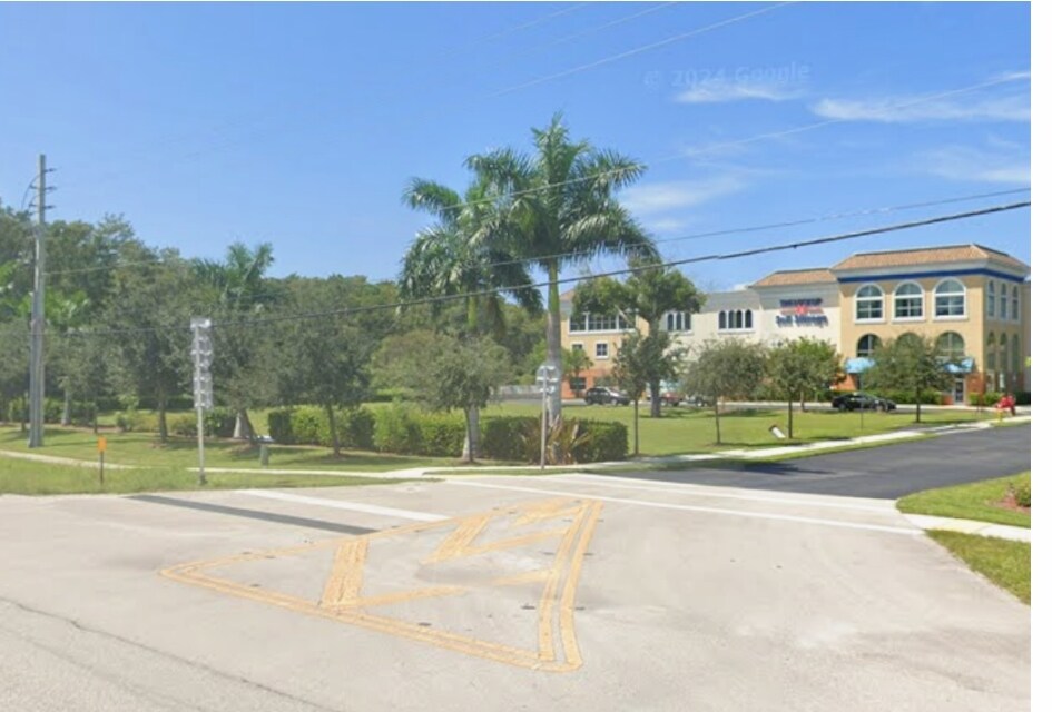 22774 S Tamiami Trl, Estero, FL à louer Photo de l’immeuble– Image 1 sur 5