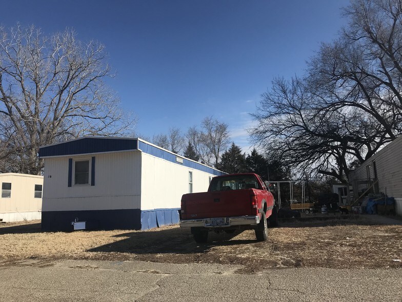 364 Grant Ave, Junction City, KS à vendre - Photo de l’immeuble – Image 3 sur 8