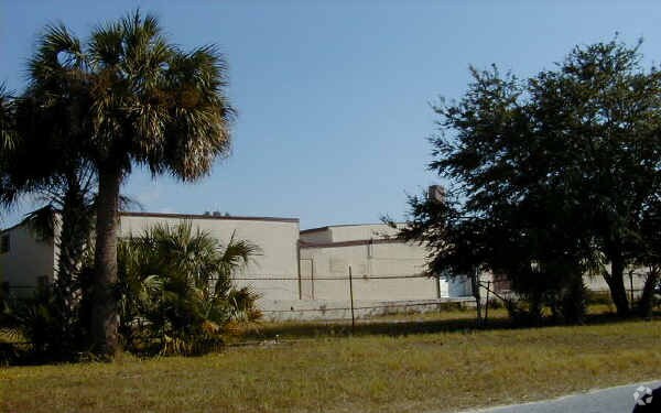 4214 W Virginia Ave, Tampa, FL à louer - Photo de l’immeuble – Image 3 sur 97