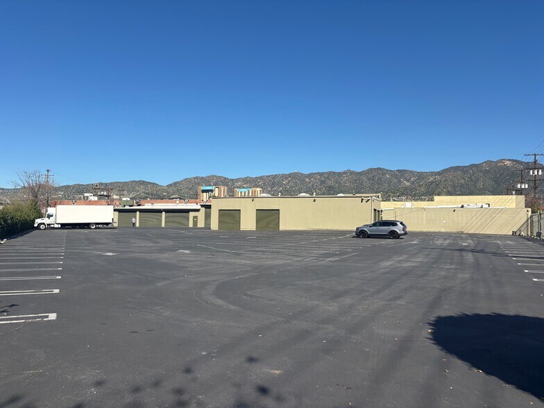 157-159 W Providencia Ave, Burbank, CA à louer - Photo de l’immeuble – Image 1 sur 14