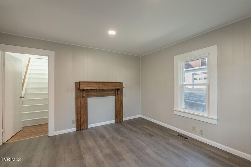 457 E Bernard Ave, Greeneville, TN à vendre - Photo de l’immeuble – Image 3 sur 28