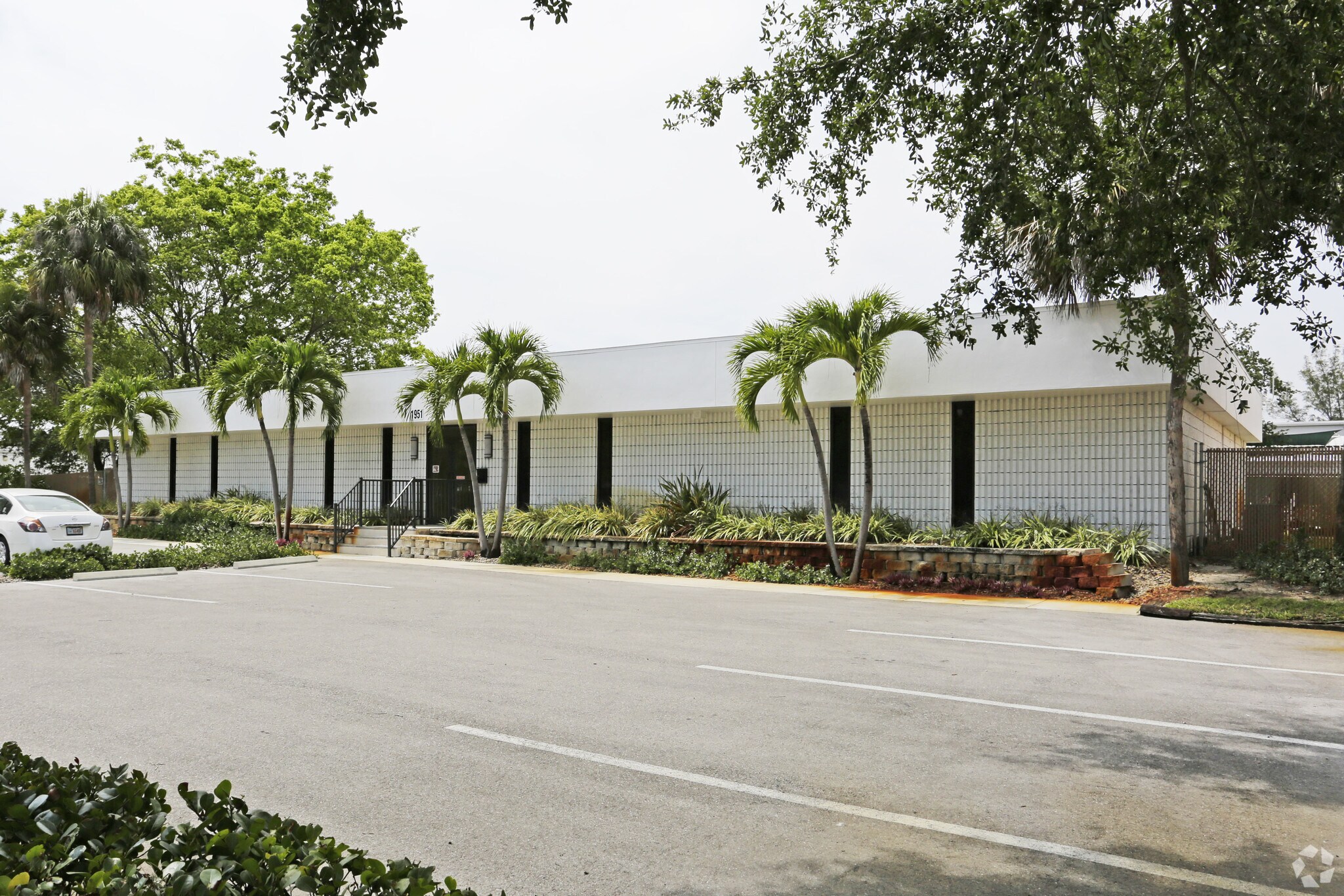 1951 J And C Blvd, Naples, FL à louer Photo principale– Image 1 sur 3