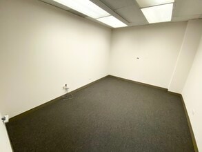 6160 N Cicero Ave, Chicago, IL à louer Photo de l’immeuble– Image 2 sur 7