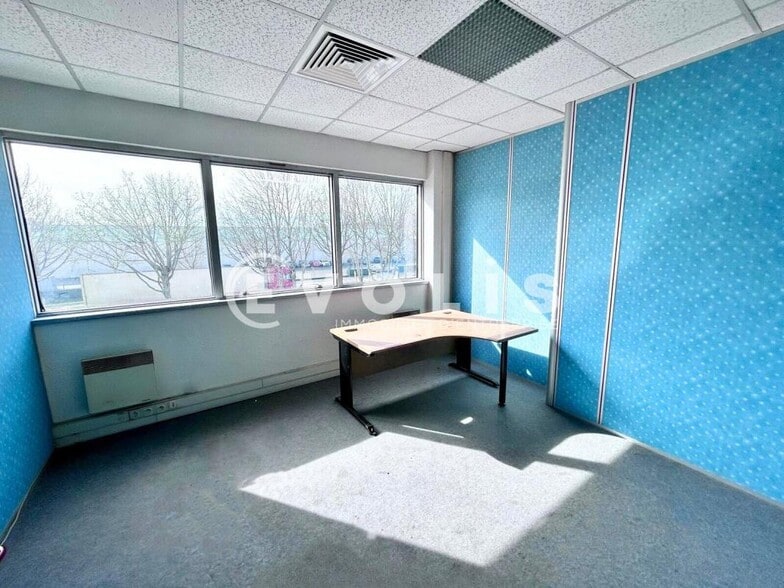 Bureau dans Grigny à vendre - Photo intérieure – Image 3 sur 6