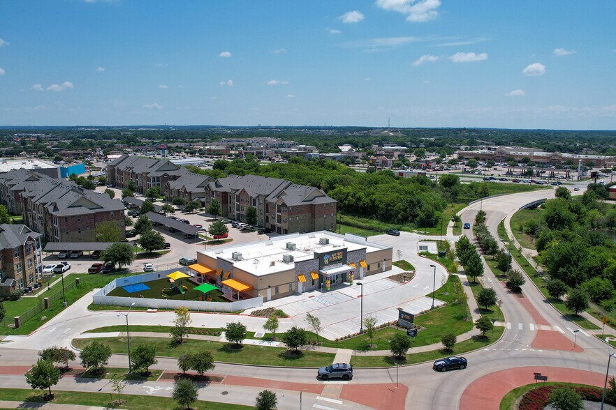 1645 Greenridge Dr, Burleson, TX à vendre - Photo de l’immeuble – Image 1 sur 4