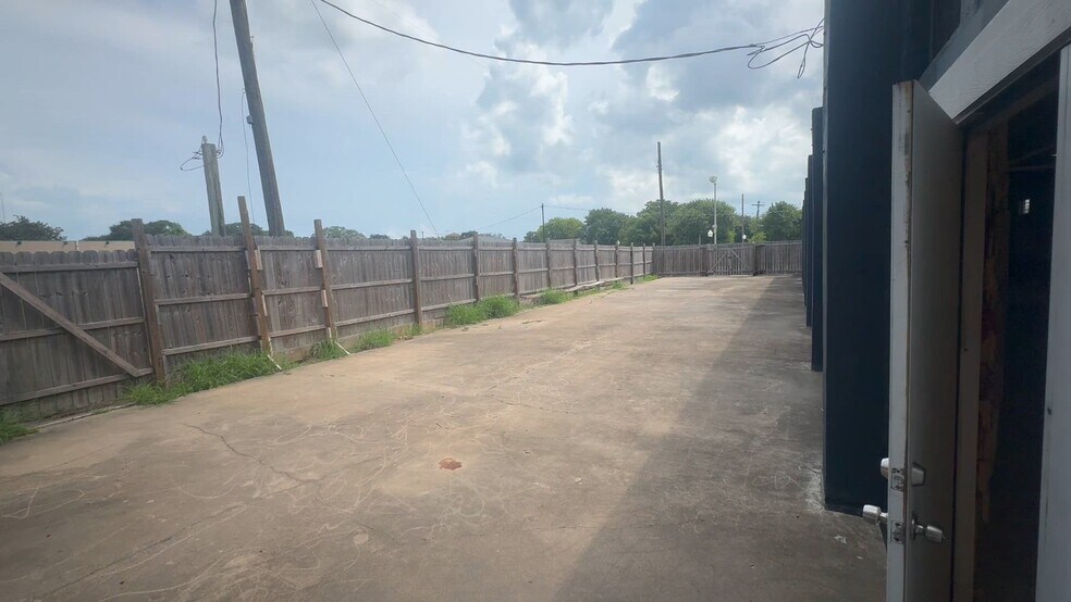 201 N 6th St, Texas City, TX à vendre - Vidéo sur l’annonce professionnelle – Image 2 sur 8